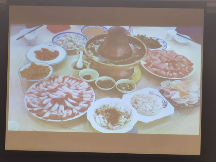 綿陽(yáng)中旅行假日旅行社舉行胡楊林、南疆專列推薦會(huì)